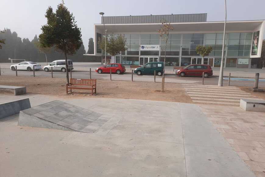 Habilitació d’un espai de taules i bancs proper a l’skate parc del Safareig